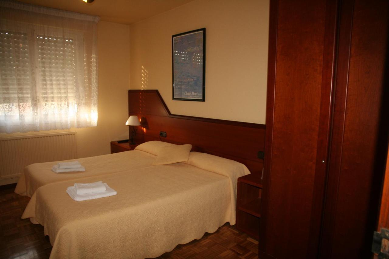 Pension Acella Pamplona Esterno foto