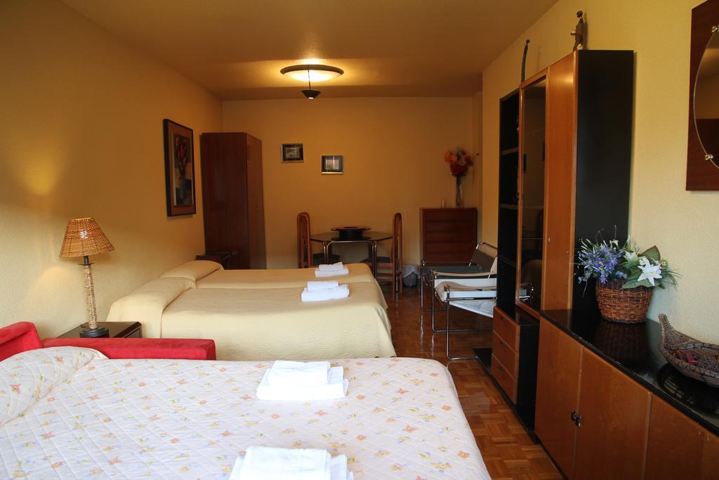 Pension Acella Pamplona Esterno foto